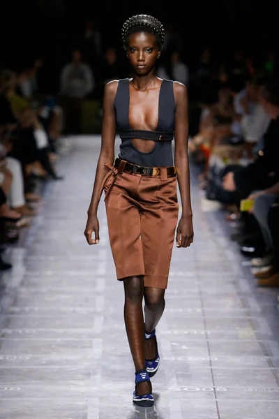 Look 5
